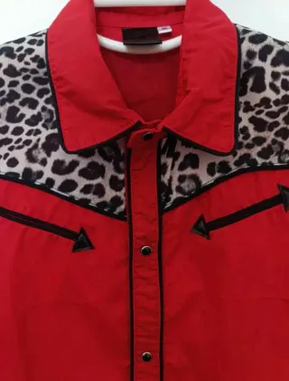 Camisa leopardo roja estilo vaquero country rock 