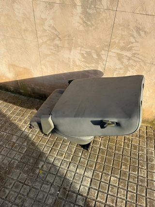 Asiento individual trasero
Llantas y cubiertas 