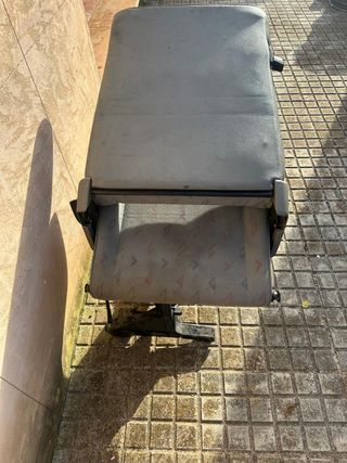 Asiento individual trasero
Llantas y cubiertas 