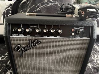Amplificador Fender Frontman 15G
