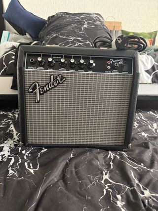 Amplificador Fender Frontman 15G