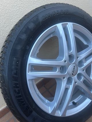 4 ruedas completas 205/55 R16 Michelin + llantas R