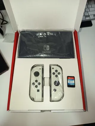 Nintendo Switch OLED + gioco + custodia + biglietto