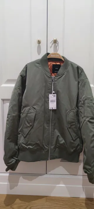 Cazadora bomber verde militar Mango Talla S