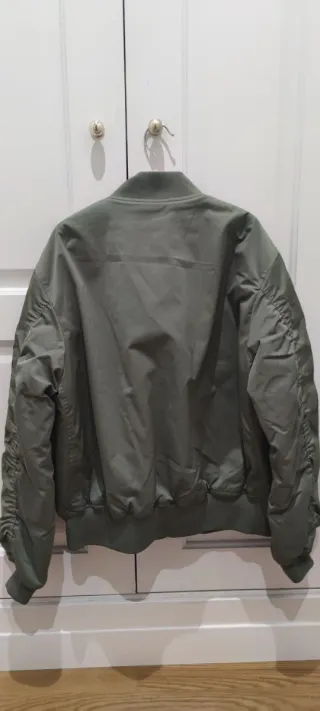 Cazadora bomber verde militar Mango Talla S