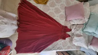 Vestido de fiesta rojo con fajín