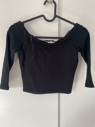 Camiseta negra escotada manga 3/4