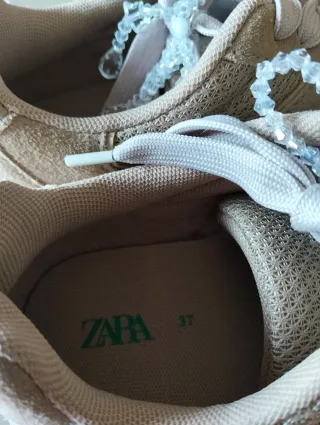 Zapatillas beige con abalorios