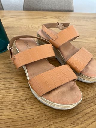 Sandalias marrones con plataforma