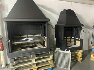 Barbecue con forno in pietra metallica