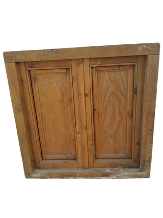 Ventana con contraventana rustica en madera