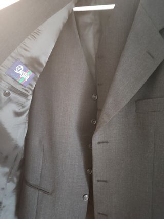 Chaquetas de traje varias marcas.