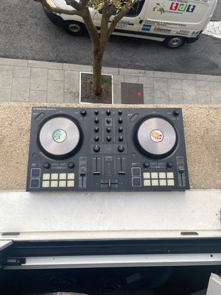 Controlador DJ Traktor Kontrol S2 MK3
