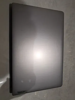 Ordenador portátil Lenovo gris