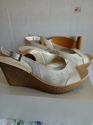 Sandali Zeppa Beige e Oro Donna