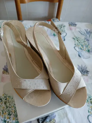 Sandali Zeppa Beige e Oro Donna