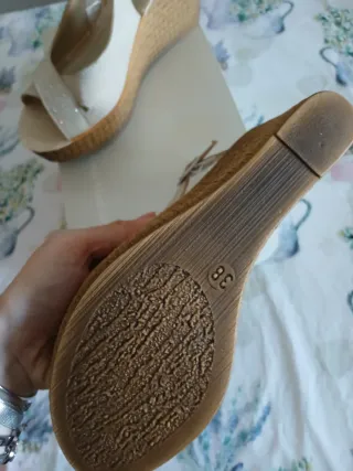 Sandali Zeppa Beige e Oro Donna