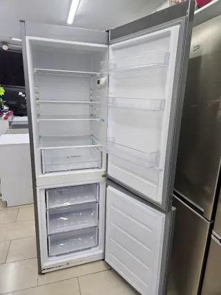 Nevera Indesit plateada