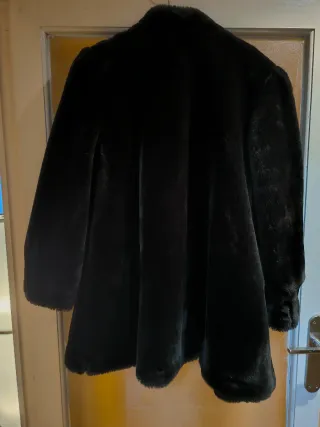 Chaquetón efecto pelo marrón oscuro T.46