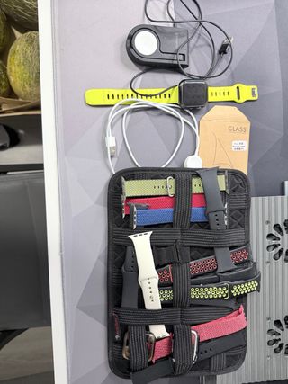 Apple Watch S4 gris + Correas varias y cargadores