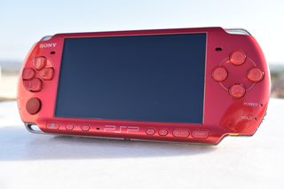 PSP 3004 Radiant Red + funda + batería extra
