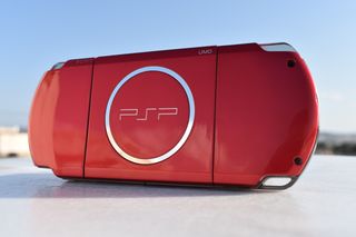 PSP 3004 Radiant Red + funda + batería extra