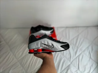 Nike Shox R4 Plata y Rojo