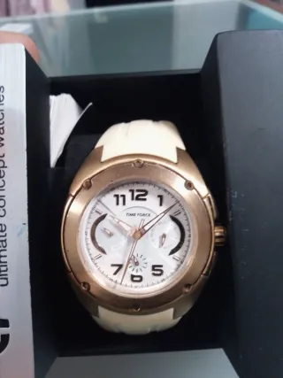Reloj Time Force Dorado y Blanco