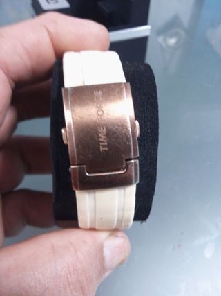 Reloj Time Force Dorado y Blanco