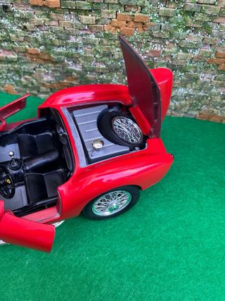 Ferrari 250 TR 1:18 Burago