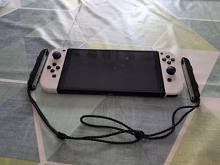 Nintendo Switch OLED bianco