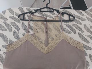 Top lencero Meisie crema con encaje