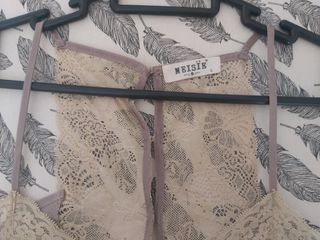 Top lencero Meisie crema con encaje