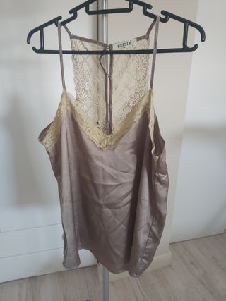 Top lencero Meisie crema con encaje