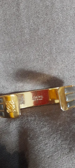 Pulsera tipo "esclava" marca LOEWE
