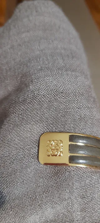 Pulsera tipo "esclava" marca LOEWE
