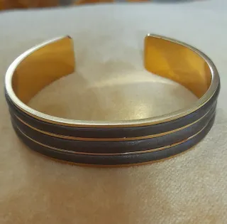 Pulsera tipo "esclava" marca LOEWE
