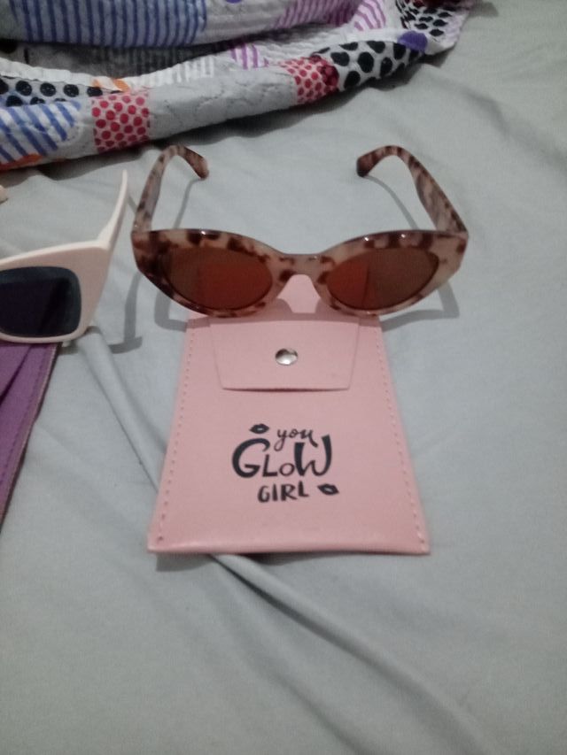 Gafas Aleph con fundas.no tienen ningún harañazos 