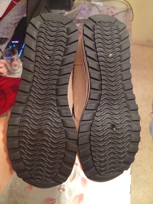 Deportivas Mimoii Beige y Negro Talla 39