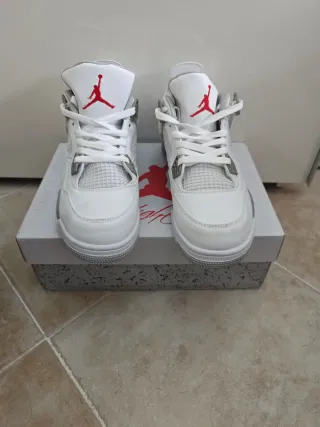 Zapatillas Jordan Blancas y Rojas sin estrenar 