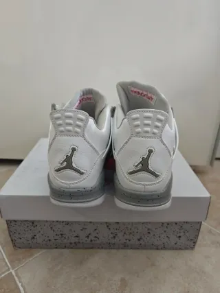 Zapatillas Jordan Blancas y Rojas sin estrenar 