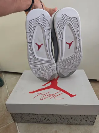 Zapatillas Jordan Blancas y Rojas sin estrenar 