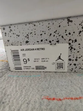 Zapatillas Jordan Blancas y Rojas sin estrenar 