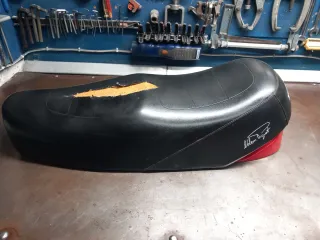 Asiento Vespa 200 DS/DN Nelson Piquet,para reparar