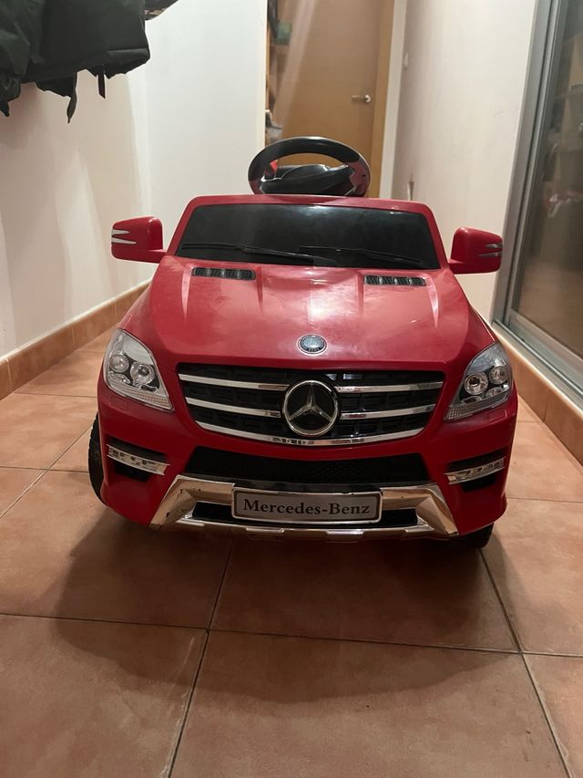 Coche Mercedes Benz para niños rojo