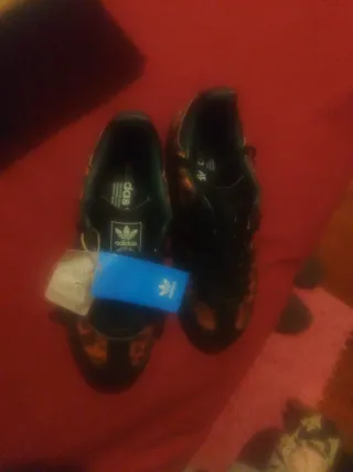Zapatillas Adidas Negras y Naranjas