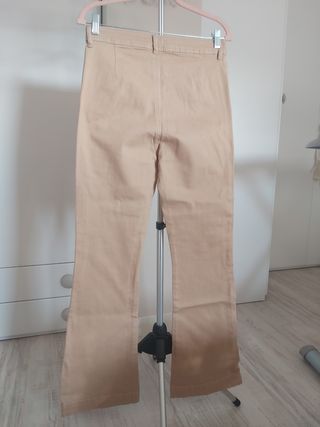 Pantalón camel con botones dorados marca & me
