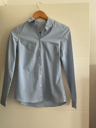 Blusa de rayas azul y blanco