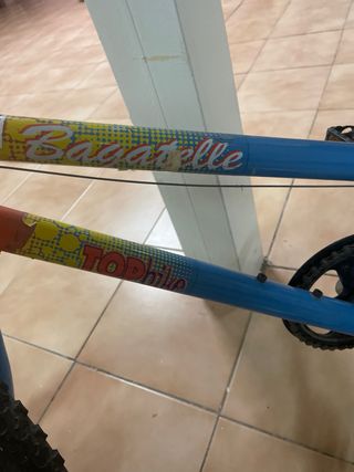 Bicicleta infantil azul y naranja