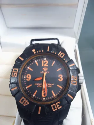 Reloj Marea Negro y Naranja
